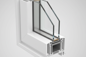 مقطع سه‌بعدی پروفیل UPVC چندکاناله با تقویت‌کننده فلزی و شیشه دوجداره.